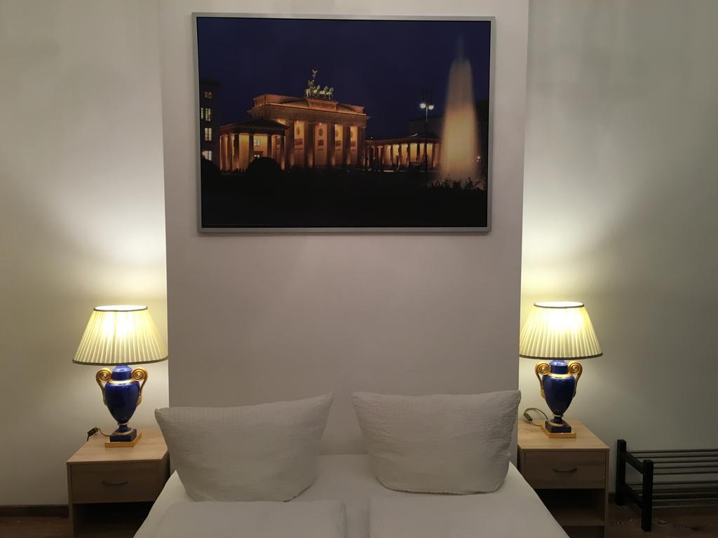 Hotel-Pension Adamshof Berlin Exterior photo